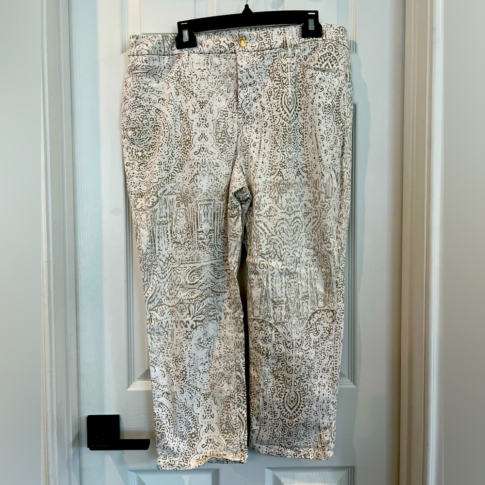 Women’s professional Capri pants.